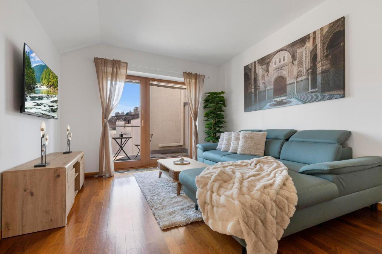 Urban Elegance Retreat Apartment Bratislava Bagian luar foto