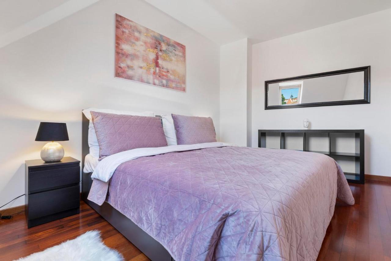 Urban Elegance Retreat Apartment Bratislava Bagian luar foto