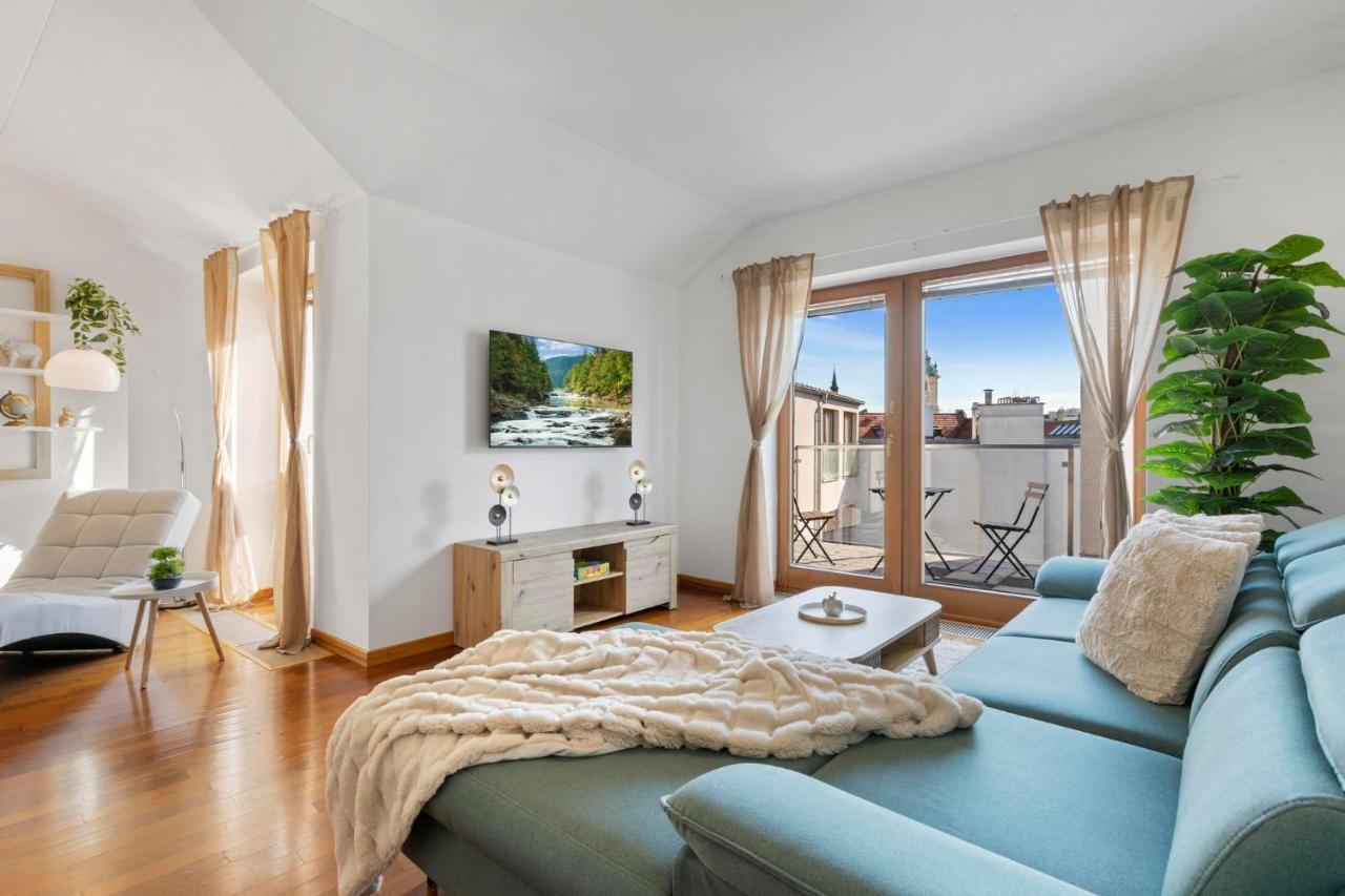 Urban Elegance Retreat Apartment Bratislava Bagian luar foto